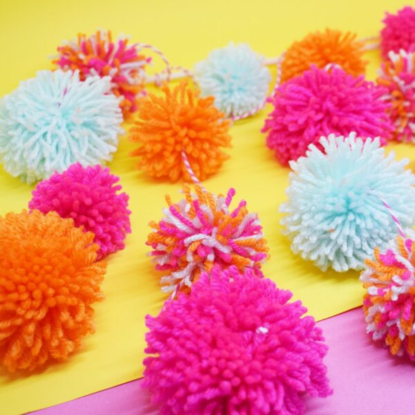 POM POM WALL HANGING DECORATION CRAFT KIT