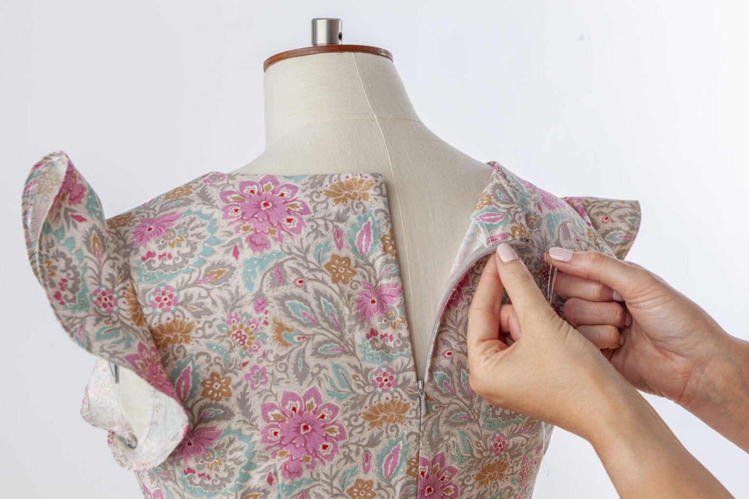 Dressmaking The Easy Guide By Helen Rhiannon